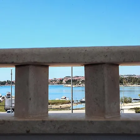 아파트 Nevistic 포드스트라나