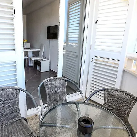 Nevistic * 포드스트라나