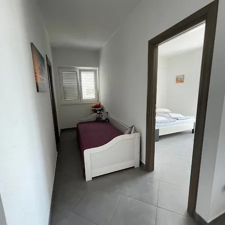 Nevistic Apartment