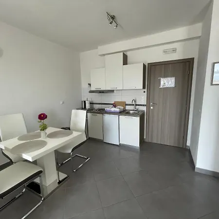 Nevistic Apartment