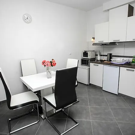 Nevistic Apartment Podstrana