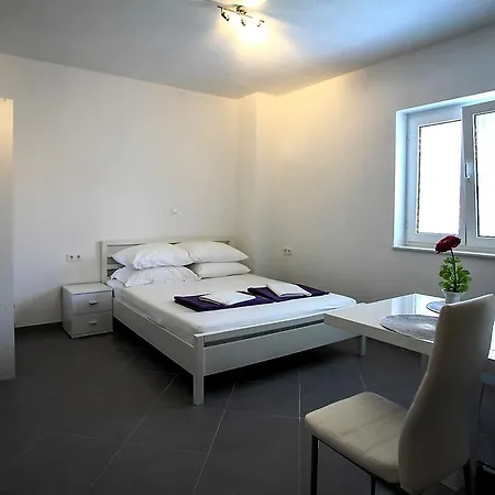 Apartment Nevistic *